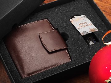 Коричневый